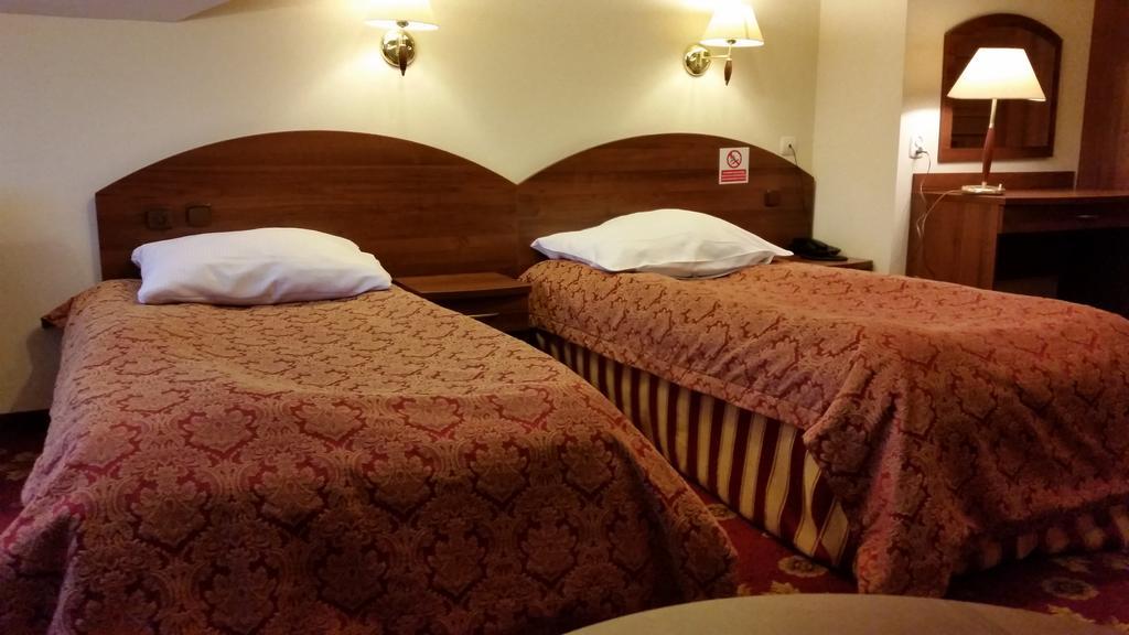 Hotel Relaks Wola Ducka Extérieur photo